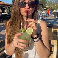 Geile vrouw wil nu verwent worden