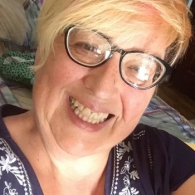 Deze sexy blonde meid is ontzettend geil
