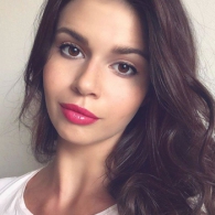 Mag deze brunette jou een neukbeurt geven?