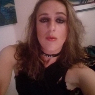 Welke geile vent heeft er interesse in een date met een shemale?