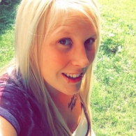 Hitsige blondine wil keihard genaaid worden