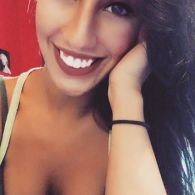 Dame met kleine maar zeer sexy borsten!