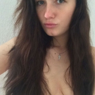 Super geile brunette wacht op jouw