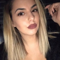 Jonge meid wilt hard geneukt worden