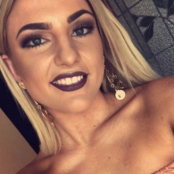 Kleine dame verlangt erotische ontmoeting