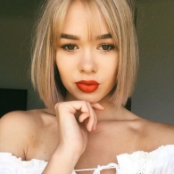 Vrolijke blondine zoekt discreet contact