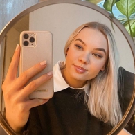 Actieve meid die zelfstandig is