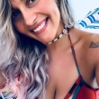 Blond en geil, help jij mij?