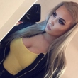 Jonge dame zoekt date