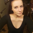 Single brunette zoekt vriend met voordelen