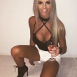 Goed uitziende blondine zoekt een heerlijke opwindende man