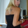 Deze blonde geile, ondeugende slet zoekt echte kerels