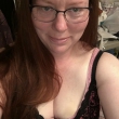 Geile milf zit gewillig klaar