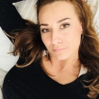  Schaam jij je niet voor een bruinharige dame?