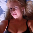 Goed uitziende blondine zoekt een heerlijke opwindende man